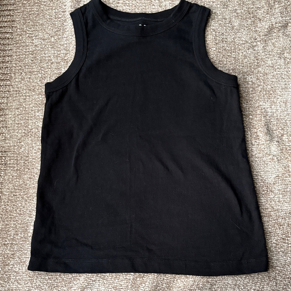 Nice cotton blend shell. Nice for summer or layer for fall. Worn once.